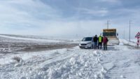 Karla mücadele ekipleri 100 araç ve 150 personelle sahada
