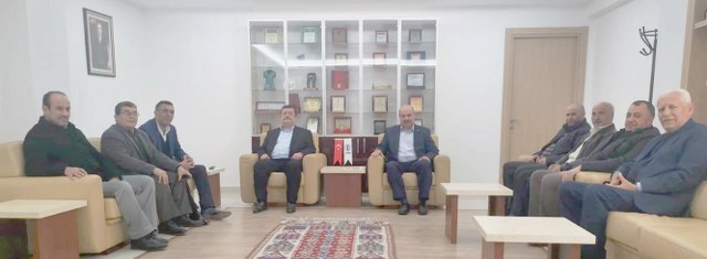 Kosdak’tan Konak’a ziyaret Afyonkarahisar Ayakkabıcılar Esnaf Odası Başkanı Şükrü Kosdak, yönetim kurulu üyeleri