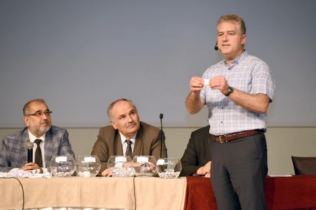AKÜ Hobi bahçelerinin kuraları çekildi Afyon Kocatepe Üniversitesi (AKÜ) ile Afyonkarahisar Belediyesi arasında imzalanan protokol