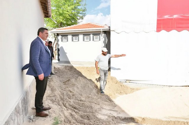 Çobanlar’da kapalı halı saha