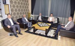 Milletvekili Özkaya, Başkan Zeybek’i ziyaret etti