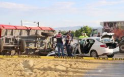 Sandıklı’da otomobil traktöre çarptı: 1 kişi öldü