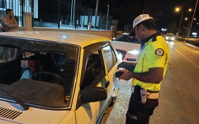 polis bir sürücüyü alkollü araç kullanırken yakaladı