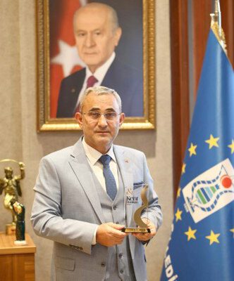 Kütahya Belediye Başkanı Alim Işık’a bir ödül daha