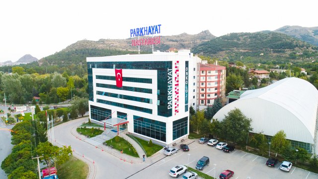   Gözünde oluşan çeşitli hastalıklardan dolayı 17 yıldır farklı hastanelerde