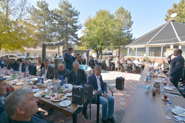 Sandıklı Belediyesi, iki ilçe