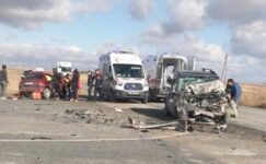 Seyitgazi’de feci kaza: Polis baba ve oğlu hayatını kaybetti