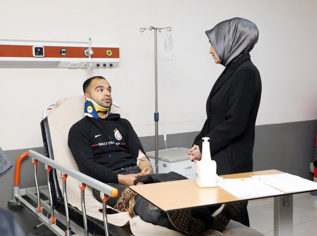 Yiğitbaşı, yaralıları hastanede ziyaret etti Vali Kübra Güran Yiğitbaşı, Dinar ilçe sınırları içerisinde meydana gelen