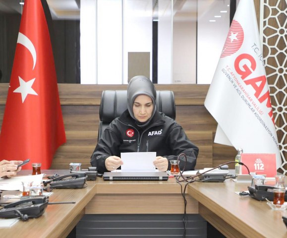 Vali Yiğitbaşı: Ülkemize geçmiş olsun Vali Kübra Güran Yiğitbaşı, 7,4’lük depremin yaşandığı Kahramanmaraş bölgesine ambulans