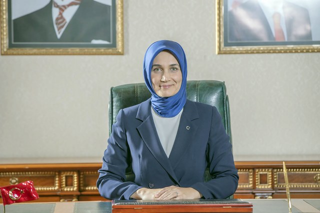 Afyonkarahisar Valisi Doç. Dr. Kübra Güran Yiğitbaşı 8 Mart Kadınlar