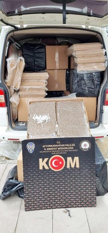 Afyonkarahisar’da 320 bin makaron ele geçirildi Afyonkarahisar İl Emniyet Müdürlüğüne bağlı Kaçakçılık ve Organize Suçlarla Şube