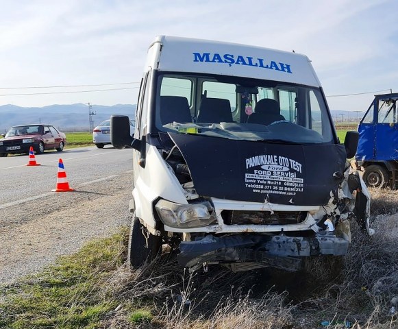 Minibüsle patpat çarpıştı: 1 yaralı Afyonkarahisar’da patpat diye tabir edilen tarım aracı ile minibüsün çarpışması