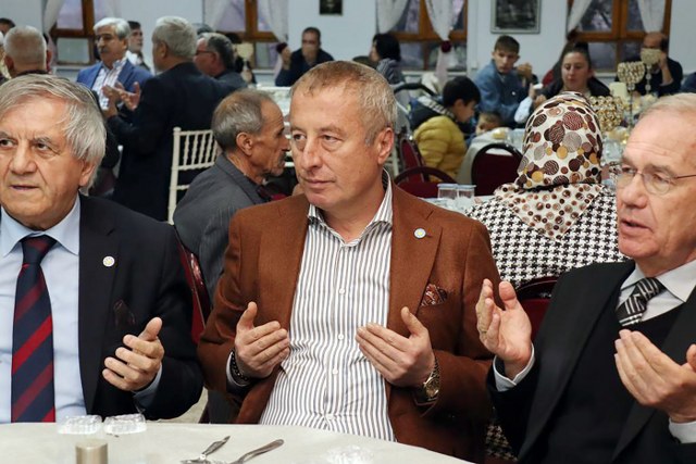 Olgun, Dinar’da iftar yemeği düzenledi İYİ Parti Afyonkarahisar milletvekili aday adayı Hakan Şeref Olgun iftar