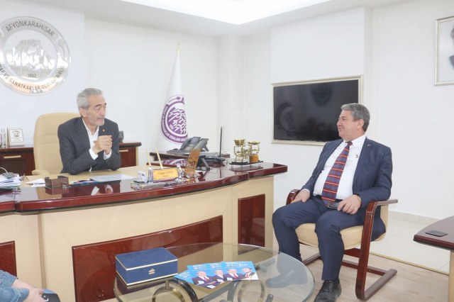 AK Parti Afyonkarahisar milletvekili aday adayı Hakan Dilek, seçim çalışmaları