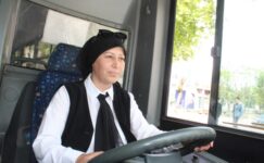 Afyon’un tek kadın otobüs şoförünü yolcular çok seviyor