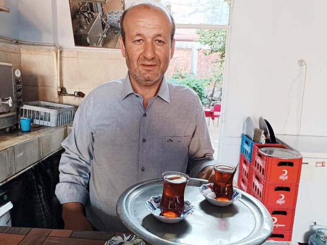 Şuhut’ta çay fiyatlarına zam geldi Şuhut ilçesinde çay ocakları ve kahvehanelerde satılan çay fiyatlarına zam