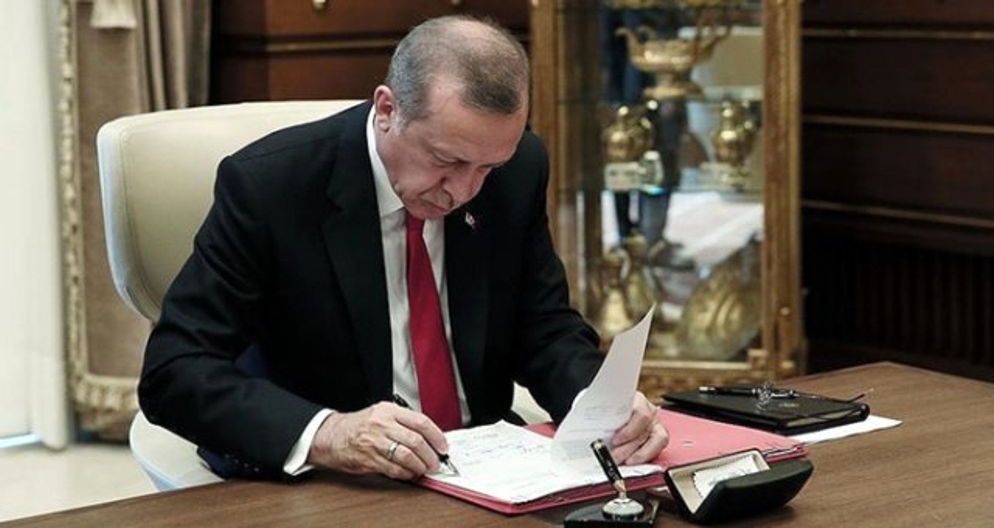 Vali yardımcıları ve kaymakamlar, Jandarma ve Sahil Güvenlik Komutanlıklarında görevli