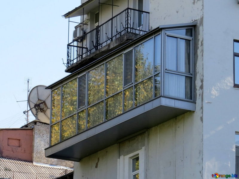 Cam balkon eskiden lükstü