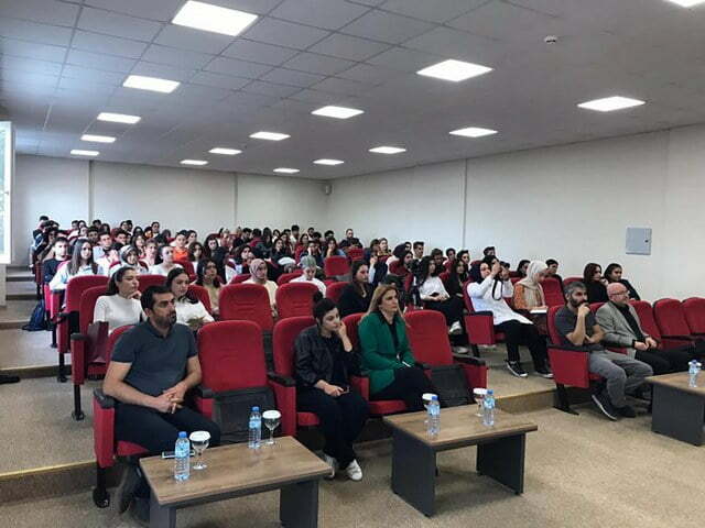 AKÜ Turizm Fakültesinde sektör ve öğrenci buluşmaları başladı Afyon Kocatepe Üniversitesi (AKÜ) Turizm Fakültesinde 'Akademi, Sektör ve Öğrenci