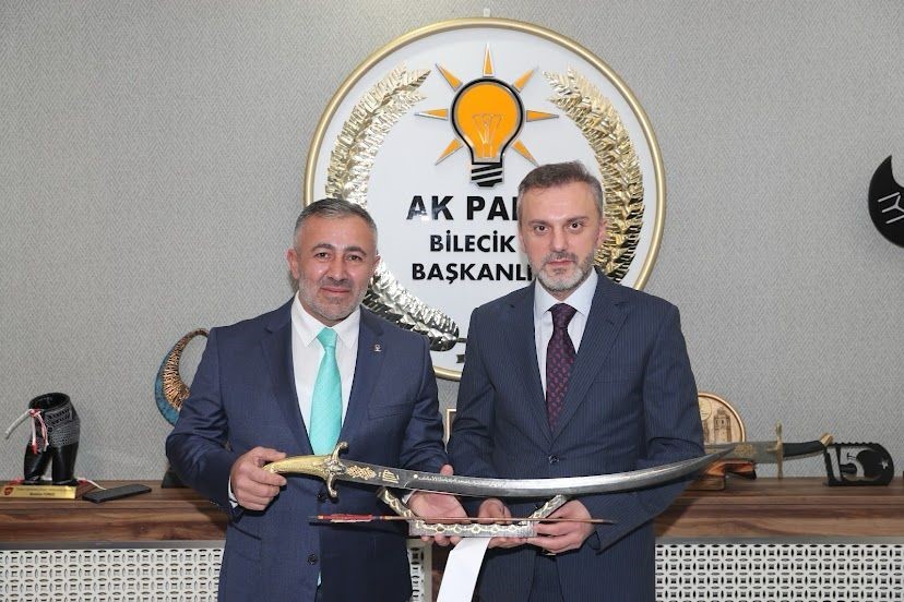 AK PARTİ GENEL BAŞKAN YARDIMCISI ERKAN KANDEMİR, BİLECİK'TE TEŞKİLATIN NABZINI