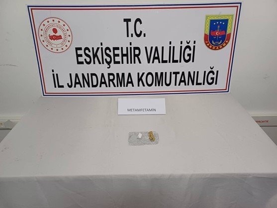 OPERASYONLARDA YAPILAN ARAMALARDA İSE 3 GRAM METAMFETAMİN VE 4 ADET