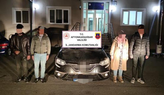 KONYA’DAN, İZMİR’E GİTMEK İÇİN YOLA ÇIKAN 3 DÜZENSİZ GÖÇMEN AFYONKARAHİSAR’DA