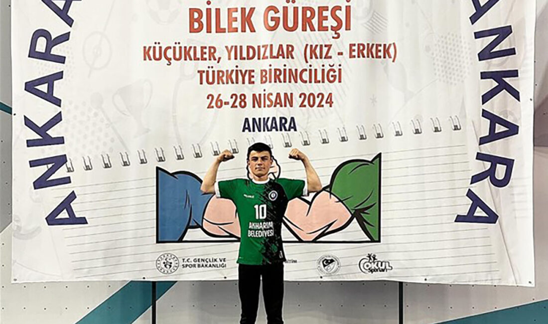 Ankara'da 26-28 Nisan tarihleri arasında kapsamında düzenlenen Türkiye Bilek Güreşi