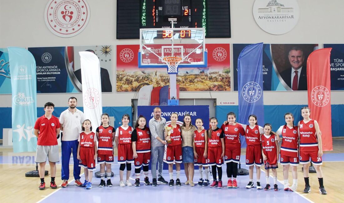 Afyonkarahisar'da düzenlenen U-12 kız