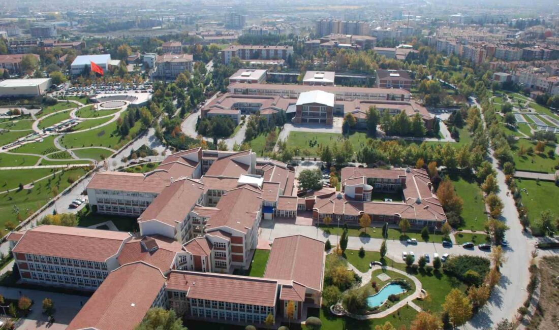 ANADOLU ÜNİVERSİTESİ, REKTÖR PROF. DR. FUAT ERDAL GÖREVE BAŞLADIKTAN SONRA