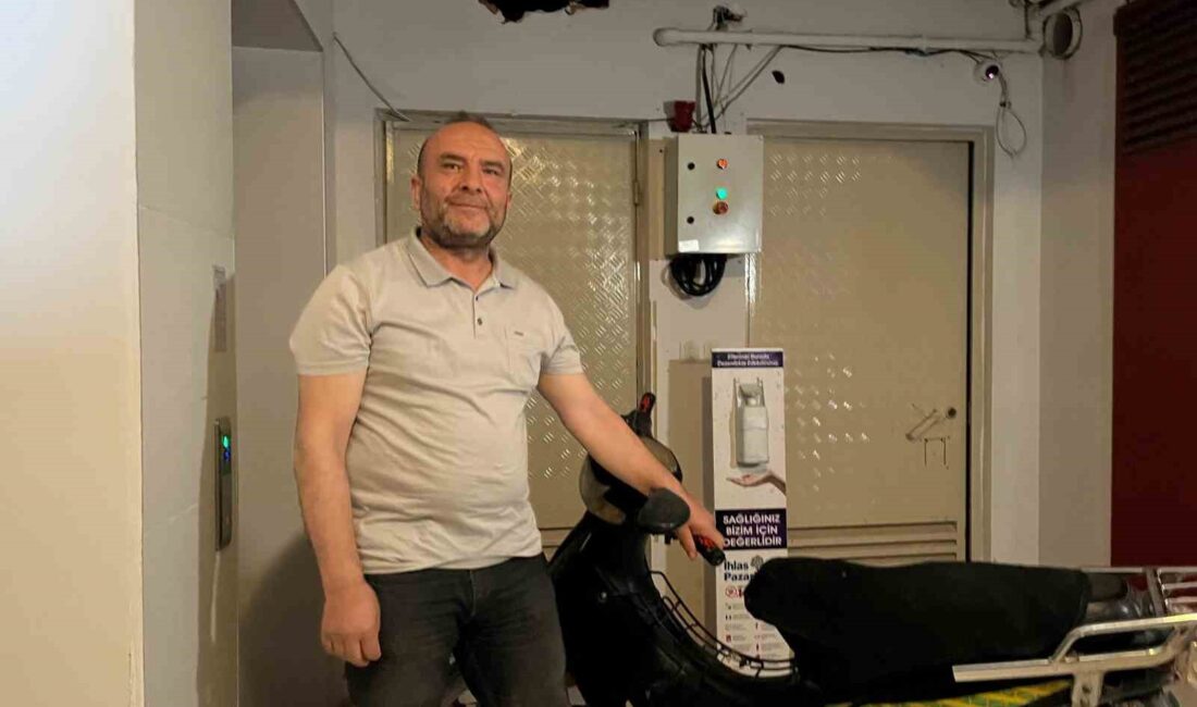 ESKİŞEHİR’DE 36 YILDIR GAZETE DAĞITIMI YAPAN İSMAİL BAYIR, 8 MOTOSİKLETİNİ