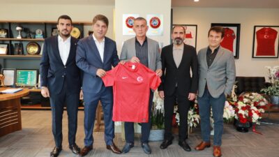 Fenerbahçe Yönetim Kurulu Üyeleri, Başkan Hacıosmanoğlu'nu Ziyaret Etti.