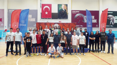 Afyonkarahisar Tınaztepe Spor Salonunda, 15 Temmuz Şehitlerini Anma Badminton Turnuvası