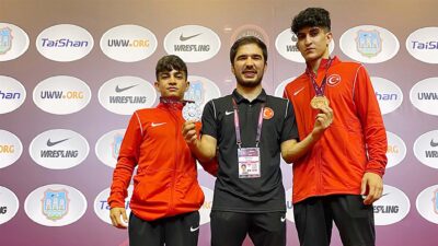 Sırbistan'ın Novi Sad kentinde heyecanla takip edilen U-17 Avrupa Güreş