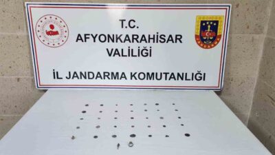 AFYONKARAHİSAR’DA JANDARMA 34 ADET TARİHİ SİKKE ELE GEÇİRDİ