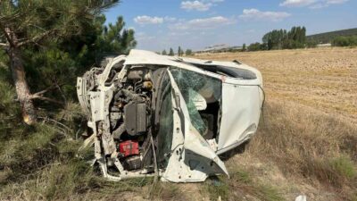 AFYONKARAHİSAR'DA OTOMOBİL DEVRİLDİ 8 YARALI