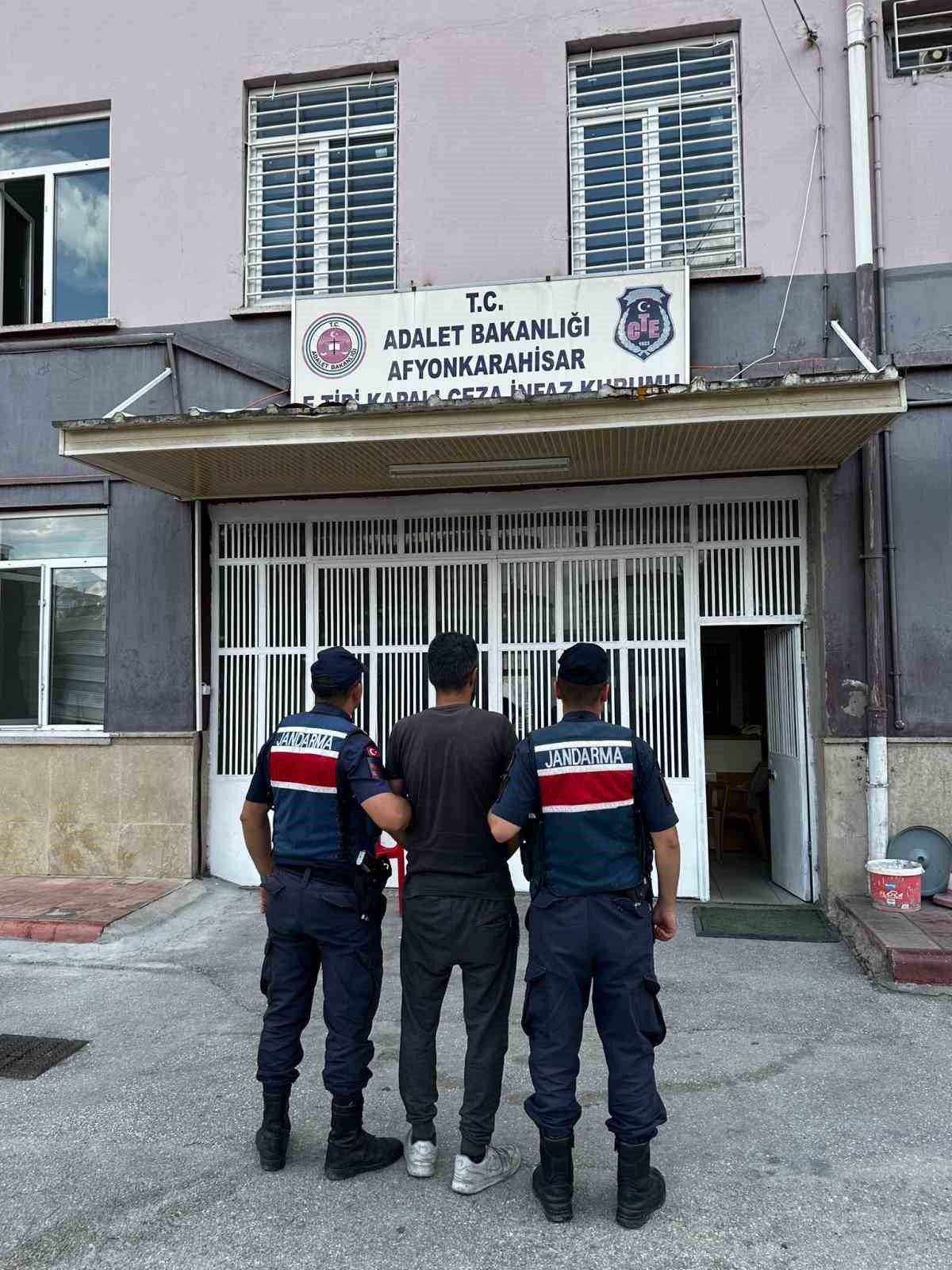 Afyonkarahi̇sarda Uyuşturucu Suçundan Aranan Şahıs Yakalandı