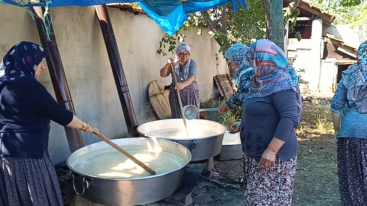 Bi̇leci̇kte Asırlık Gelenek Köy Kadınları Tarafından Yaşatılıyor