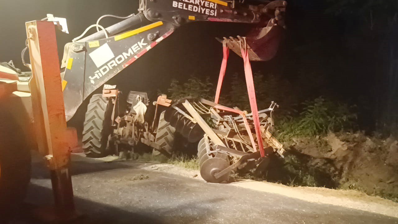 Bi̇leci̇kte Devri̇len Traktörün Altında Kalan Sürücü Hayatını Kaybetti̇