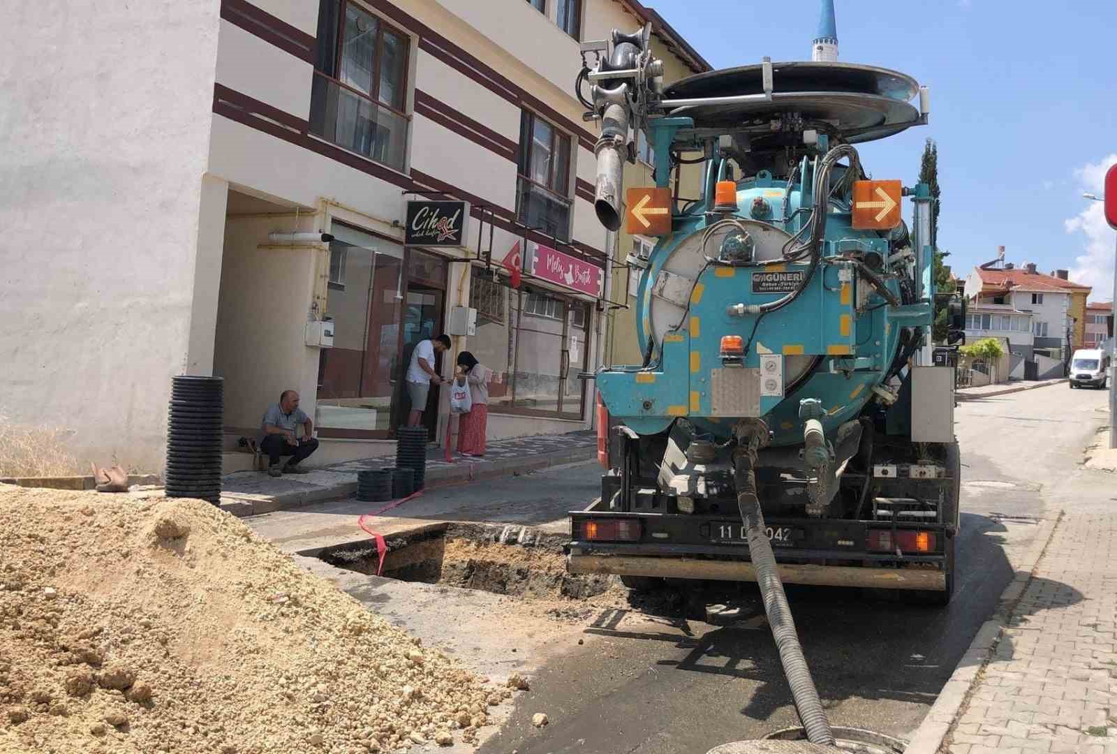 Bozüyükte Yağmur Suyu Hatları Yeni̇leni̇yor