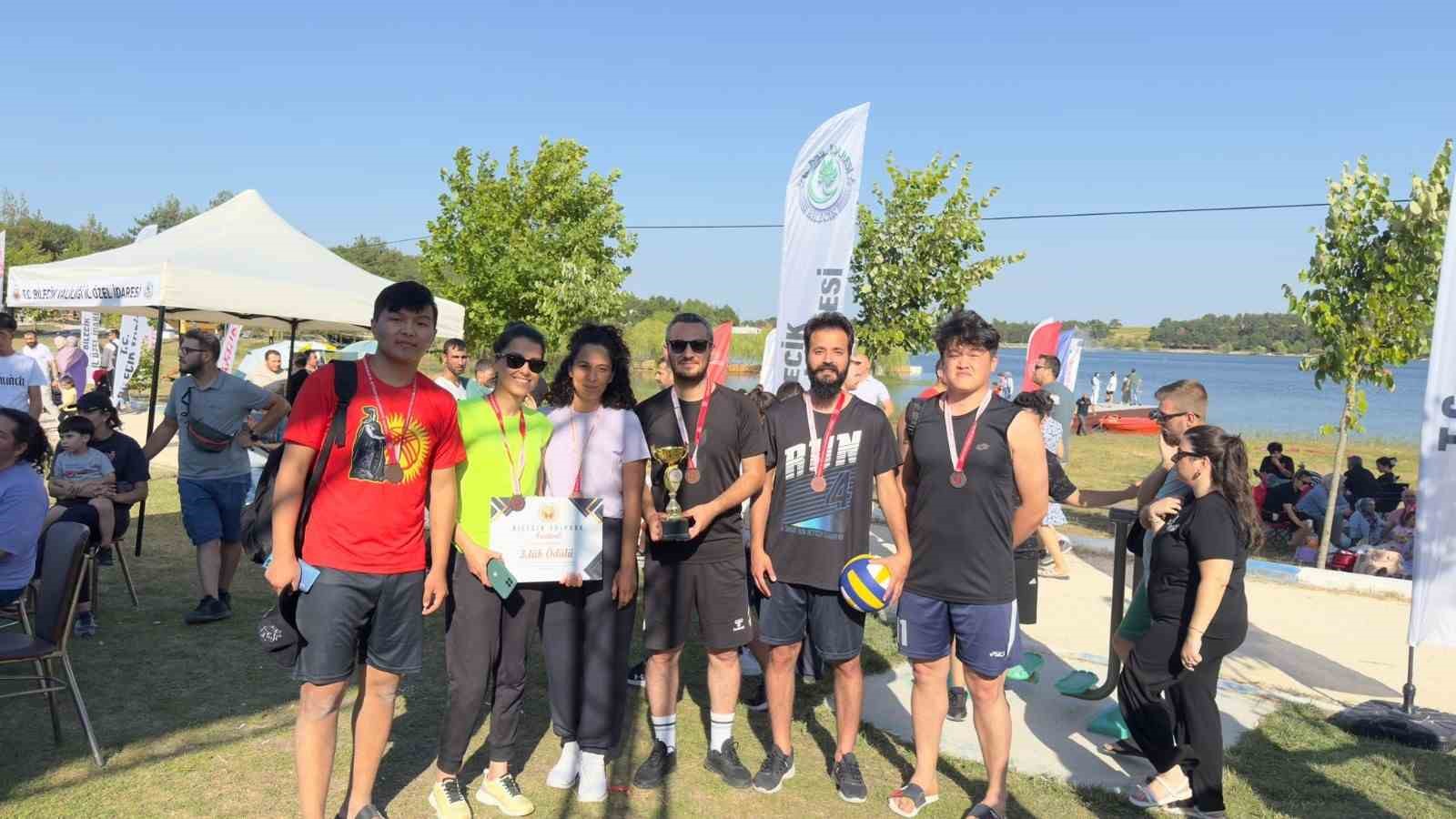 Bşeü Öğrenci̇leri̇ Ve Personelleri̇ Plaj Voleyboluna Damga Vurdu