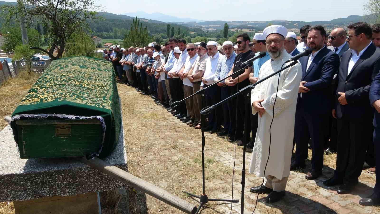 Di̇yanet İşleri̇ Başkanı Erbaş, Kütahyada Müezzi̇n-Kayyım Hali̇l İbrahi̇m Güçlünün Cenazesi̇ne Katıldı