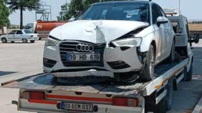 AFYONKARAHİSAR’DA KONTROLDEN ÇIKARAK DUVARA ÇARPAN OTOMOBİLDE BİRİ ÇOCUK 2 KİŞİ