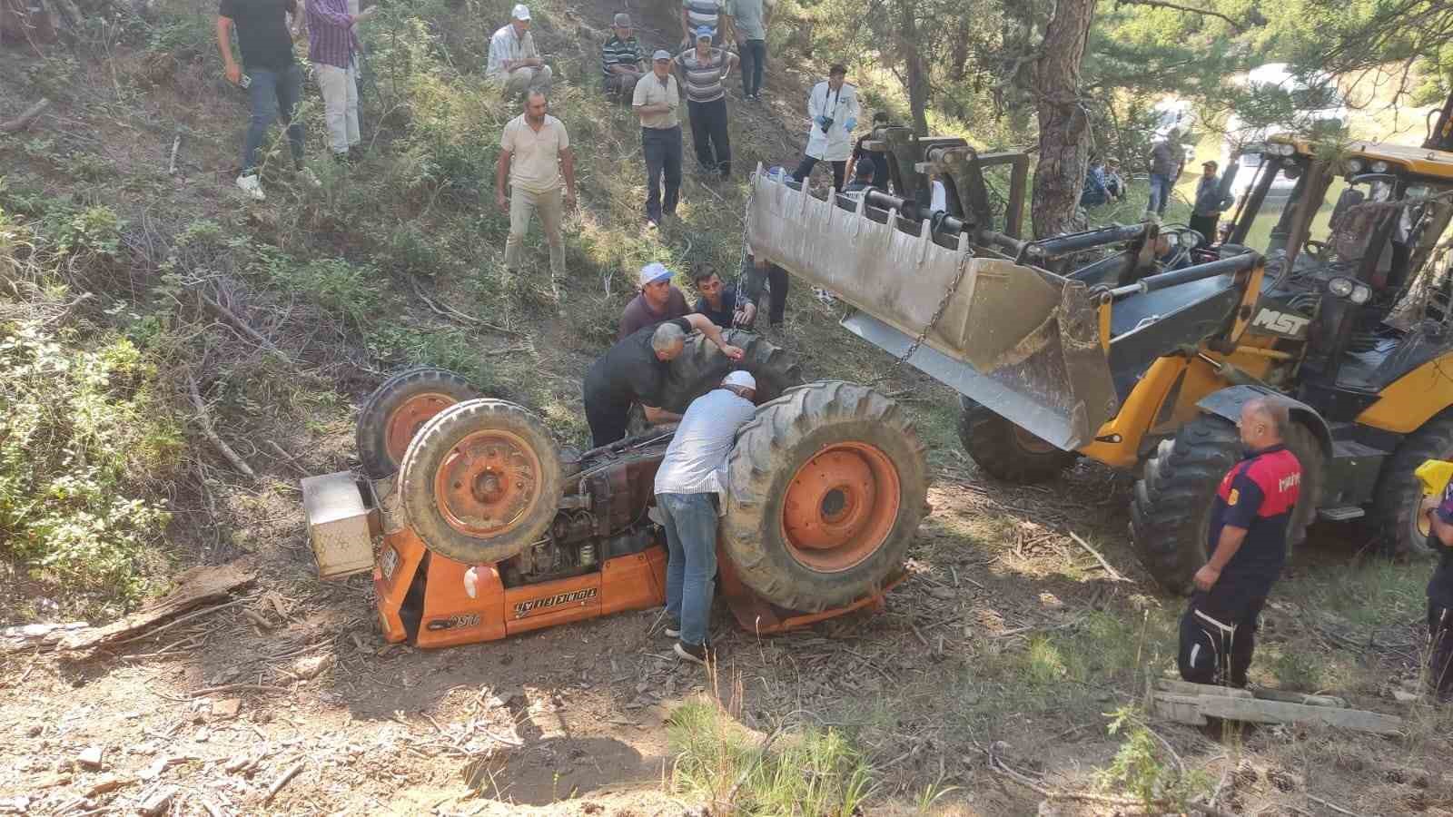 Emette Devri̇len Traktörün Altında Kalan Sürücü Hayatını Kaybetti̇