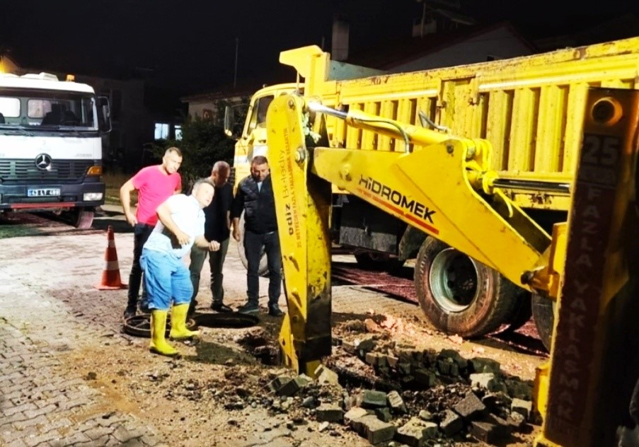 Gedi̇z Beledi̇yesi̇nden Yol Bakım Ve Onarım Çalışması