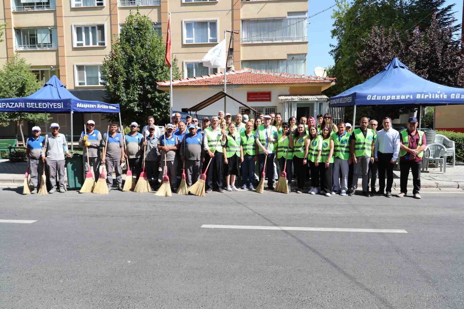 Gökmeydan Mahallesi̇nden Örnek “Temi̇zli̇k Hareketi̇” Başladı