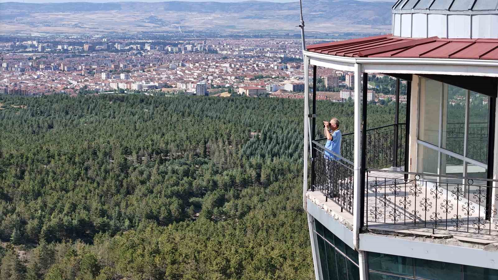 Gözleri̇ 7 Gün 24 Saat 410 Bi̇n Hektarlık Yeşi̇l Vatan Üzeri̇nde