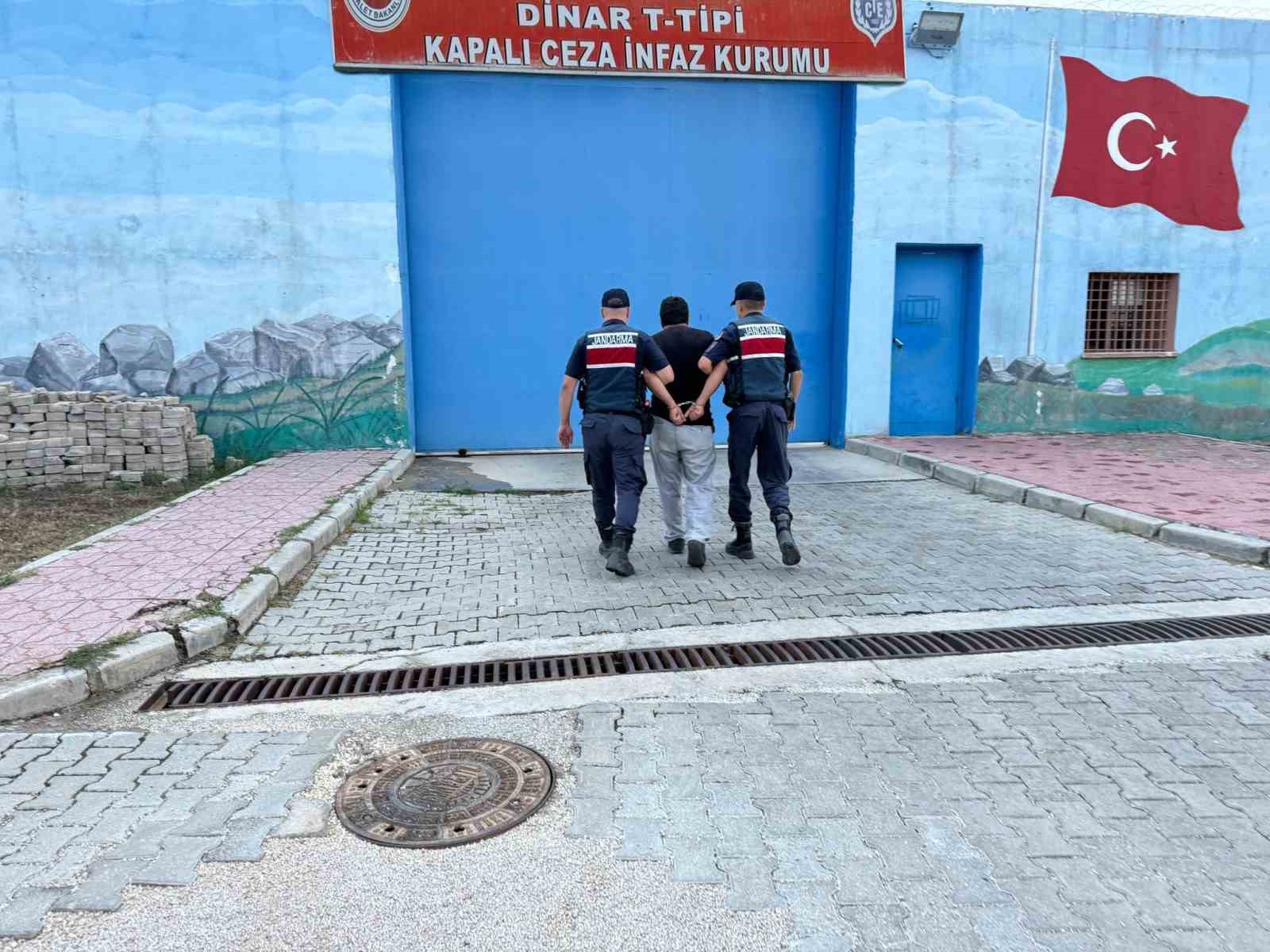 Hapi̇s Cezasıyla Aranan Şahıs Saklandığı Köy Evi̇nde Yakalandı