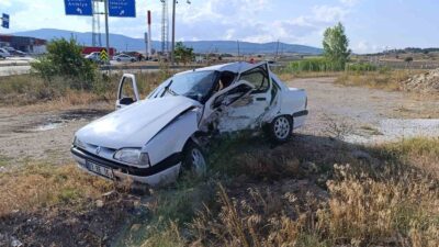 AFYONKARAHİSAR’DA İKİ OTOMOBİLİN ÇARPIŞTIĞI KAZADA ÜÇÜ ÇOCUK 7 KİŞİ YARALANIRKEN,