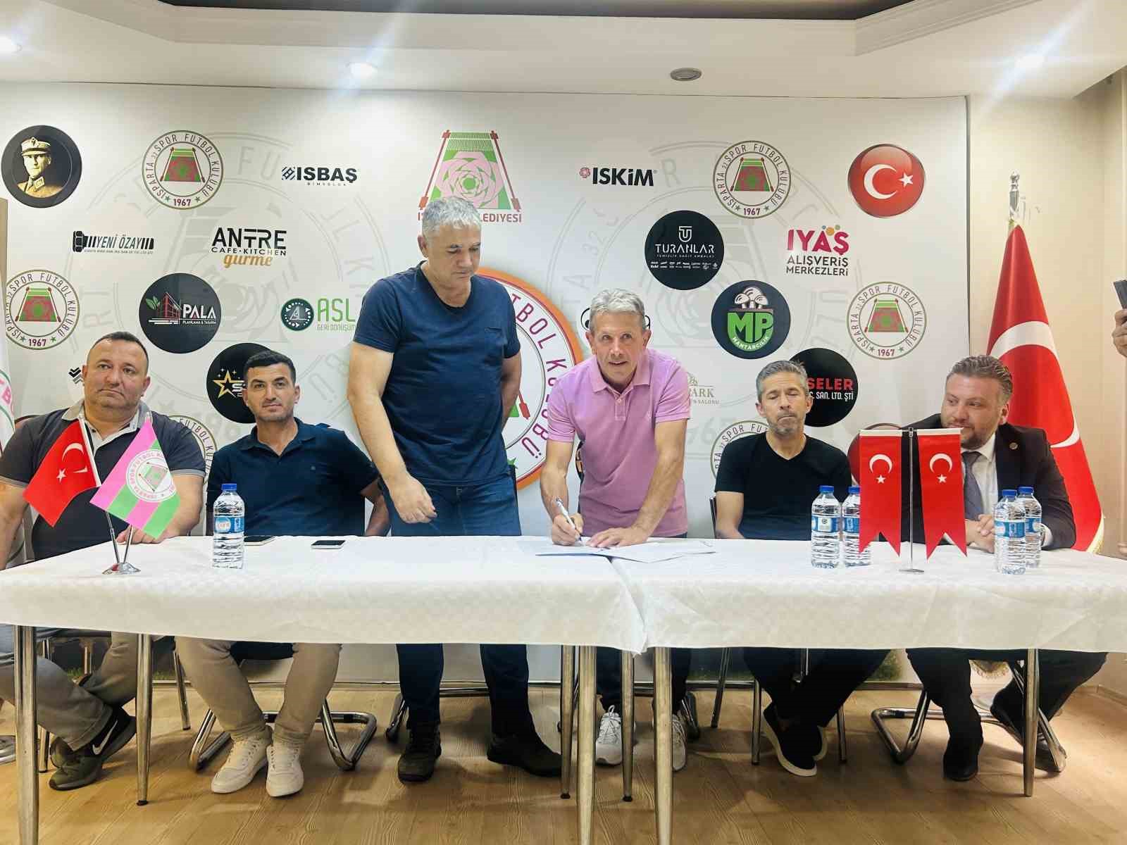 Isparta 32 Sporda Tekni̇k Di̇rektör Fuat Buruk Dönemi̇ Başladı