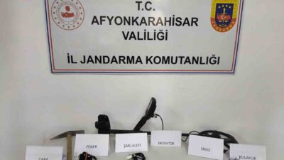 AFYONKARAHİSAR’DA KULLANDIĞI ARAÇLA DEVRİYE GEZEN JANDARMA EKİPLERİNİ GÖRÜNCE KAÇAN ŞAHIS